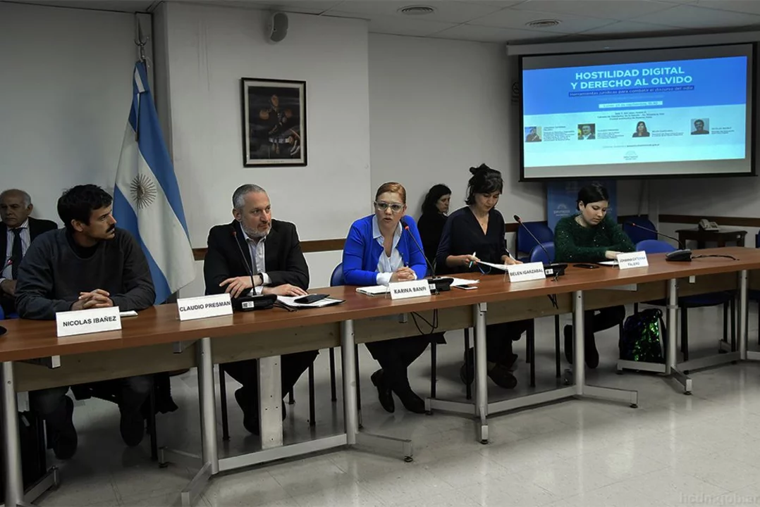 Un debate para pensar la hostilidad digital y el Derecho al Olvido