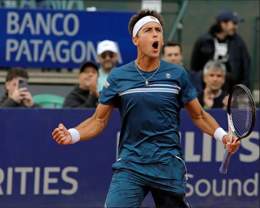 Tomy Etcheverry eliminó a Fran Cerúndolo en el Chile Open