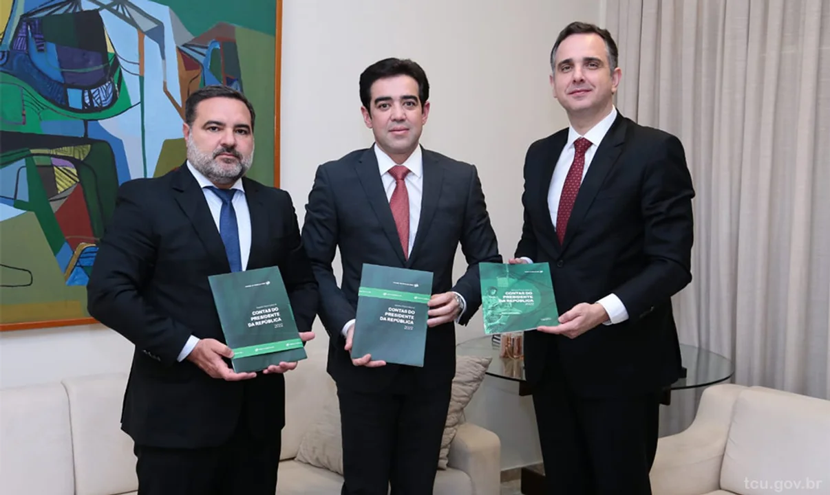 El dictamen previo y el informe de cuenta fueron entregados por Bruno Dantas al Presidente del Congreso Nacional Rodrigo Pacheco.