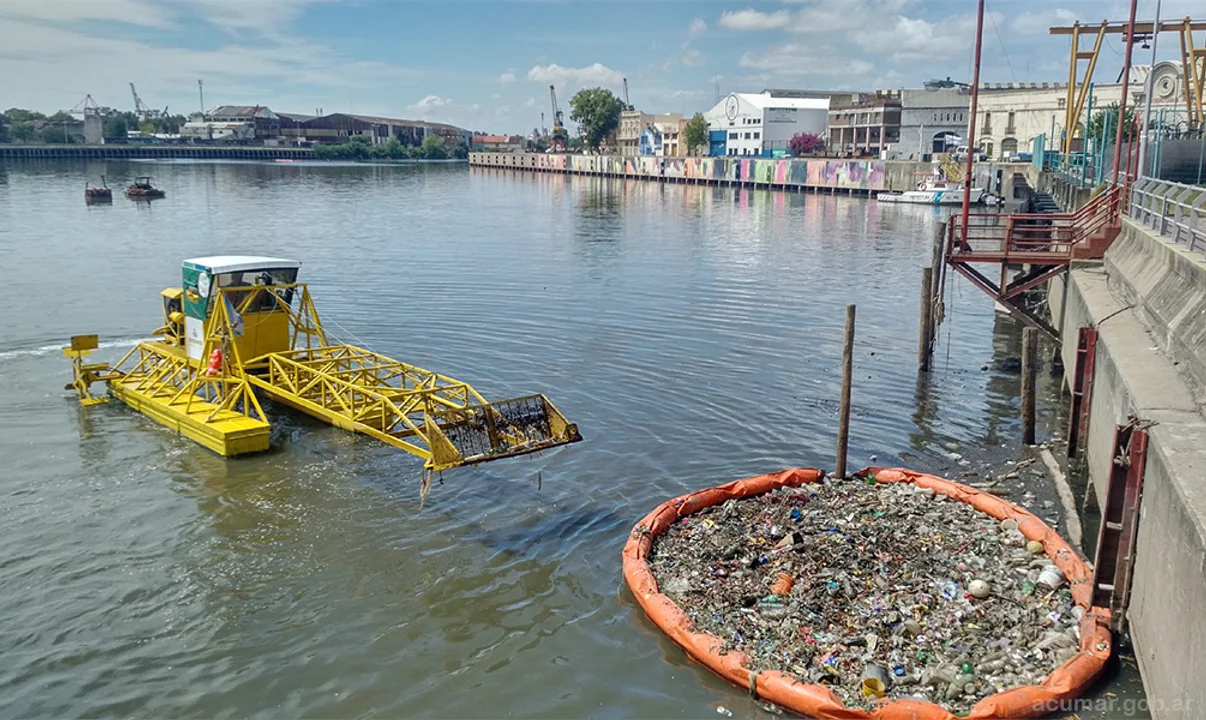 De las márgenes de arroyos y del río Matanza
Riachuelo, durante 2022 se retiraron un total de
23.877 toneladas de residuos.