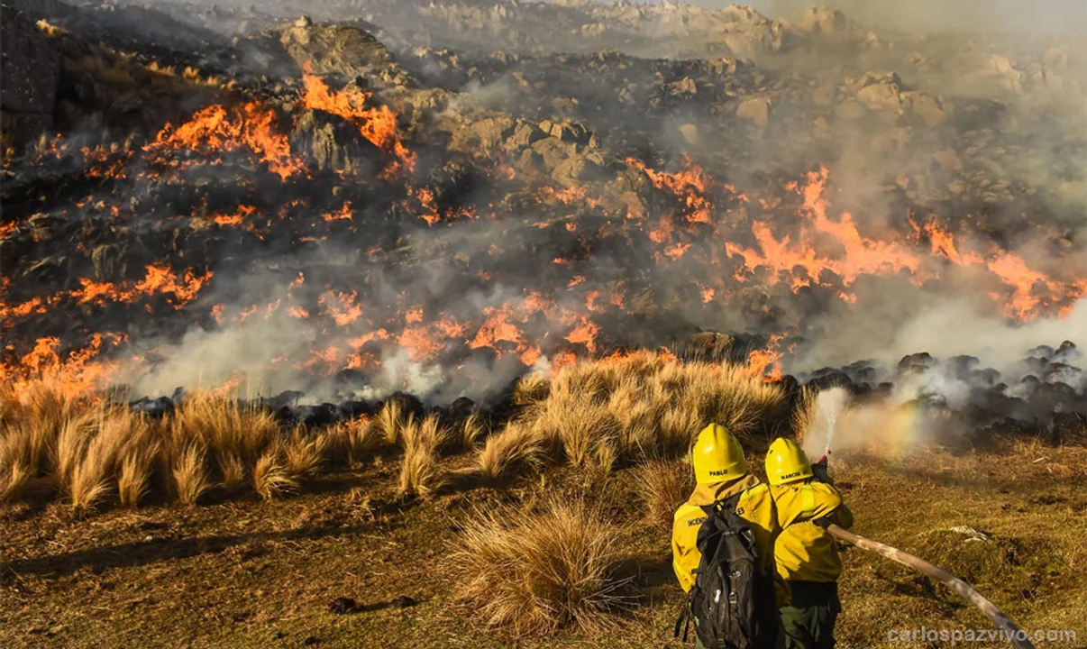 Imagen de los incendios de Córdoba que se extendieron en la zona de las sierras.