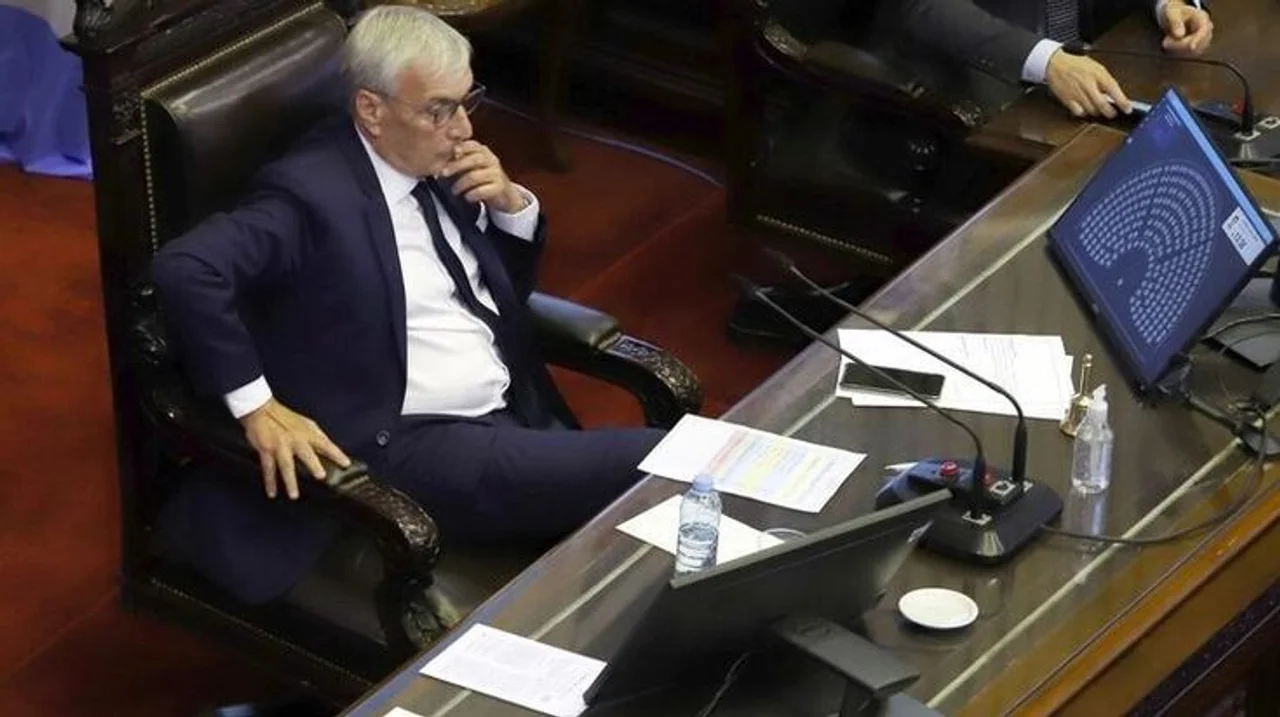 Diputado Álvaro González