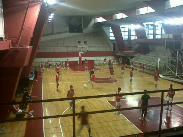 River se entrenó bajo techo