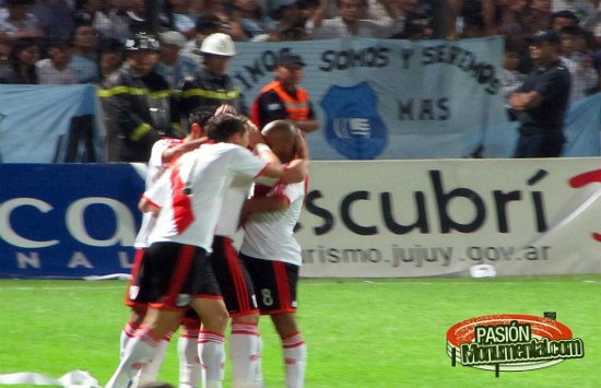 River comparte la punta con Instituto