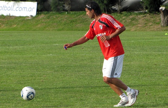 River mira hacia adelante