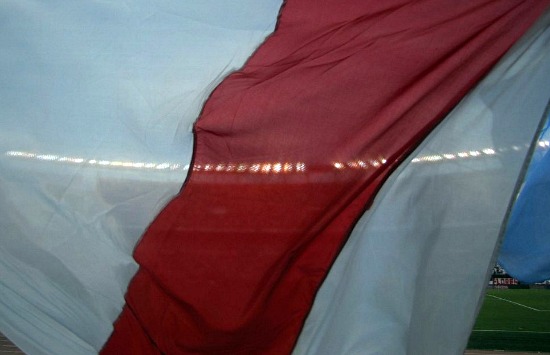 La delgada banda roja