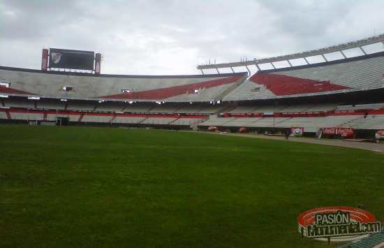 Continúa la espera por el canje de entradas