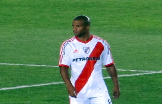 Gol y suspensión para Sánchez