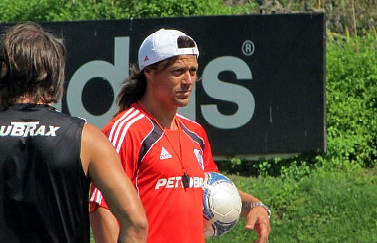 Almeyda eligió a Trezeguet y Aguirre