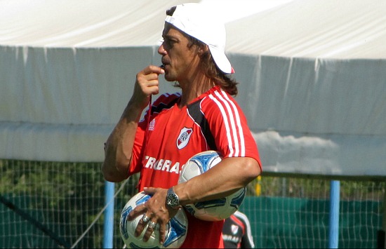 Almeyda probó con un 4-3-1-2, ¿sale Cirigliano?