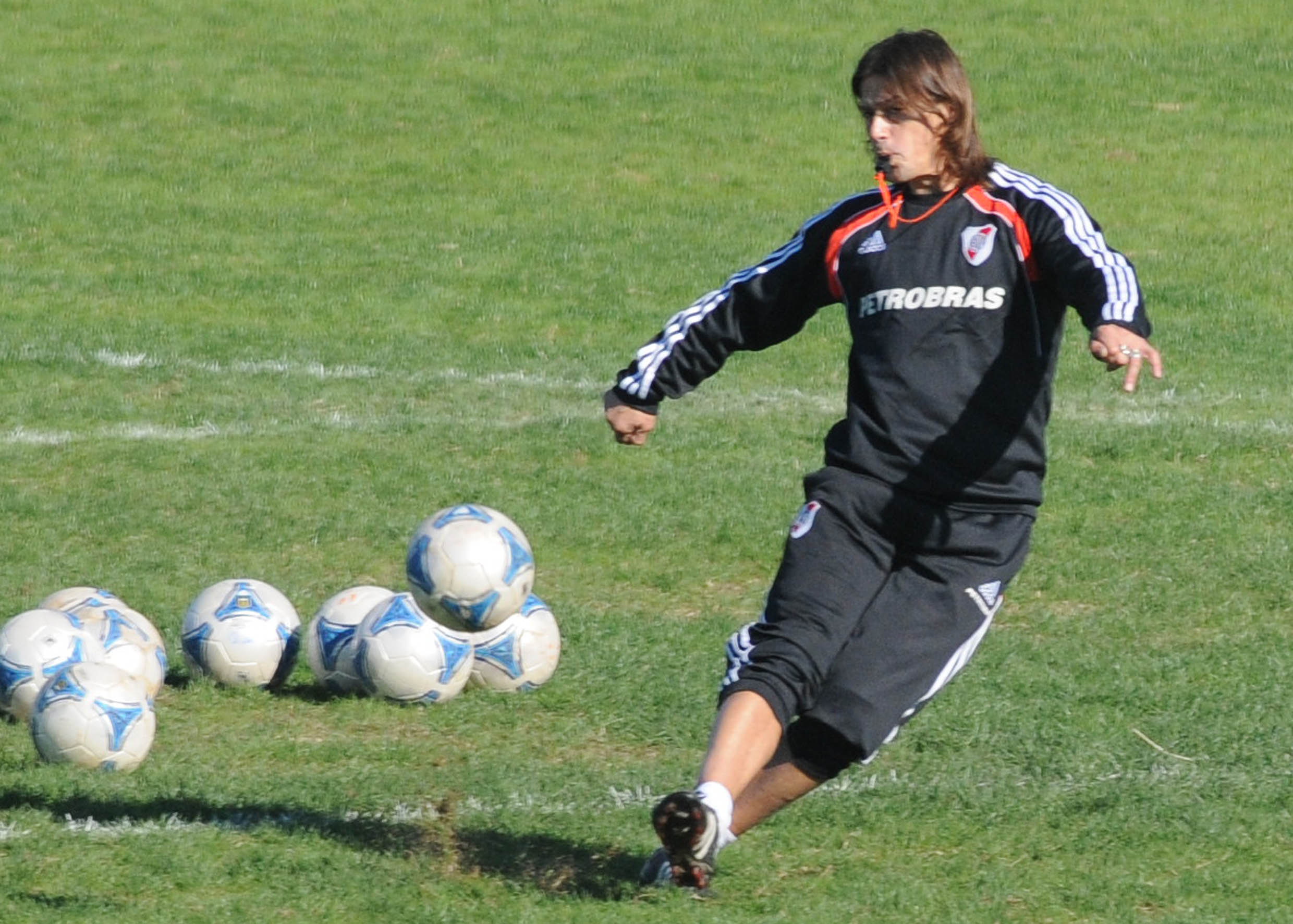 "Piatti quiere venir porque es hincha de River"