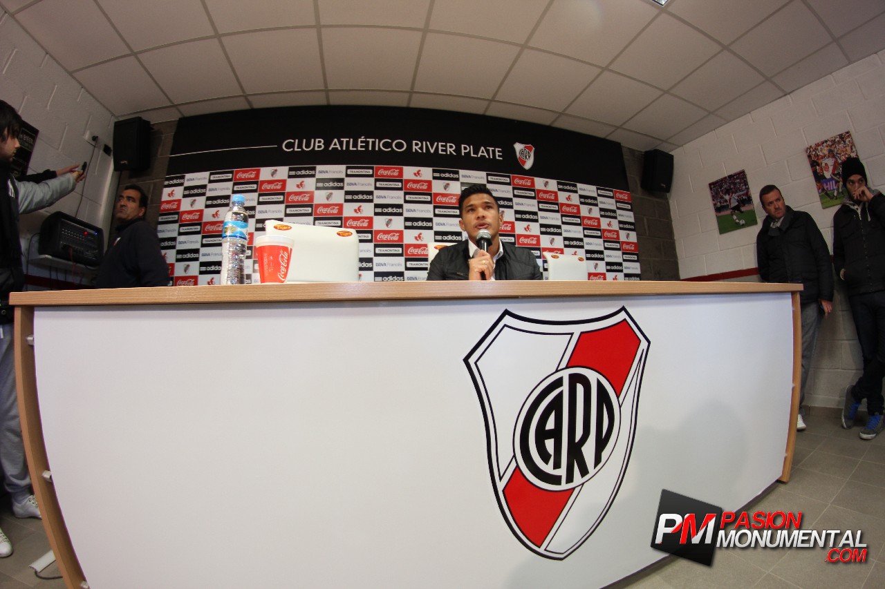 "Quiero a un 9 que me acompañe y que el 10 la traiga más"