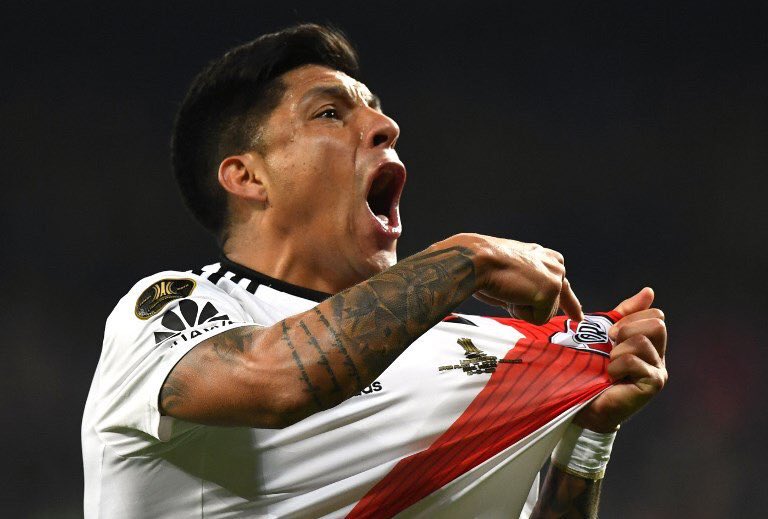 Enzo lleva a River en la piel