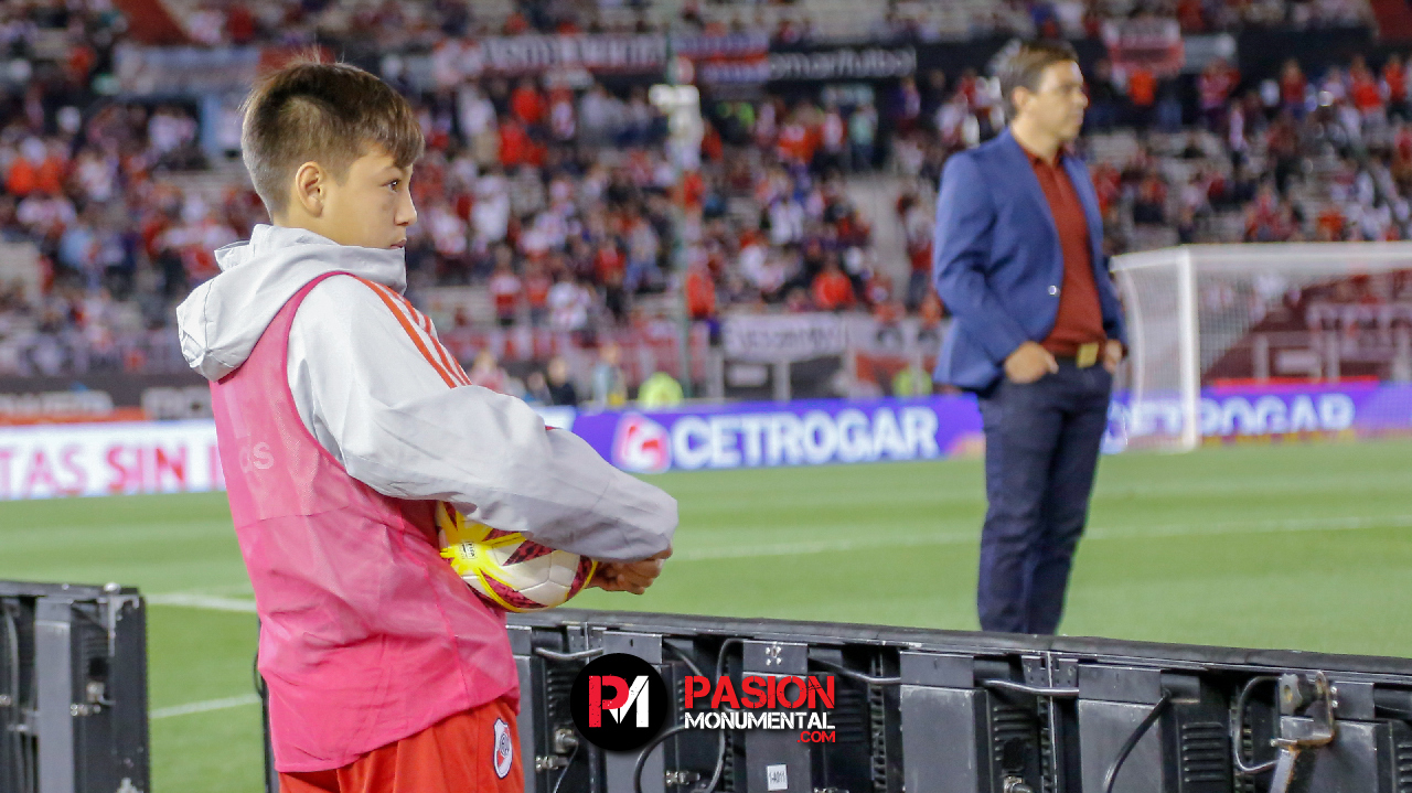 "Es único estar al lado de mi viejo en todos los partidos"