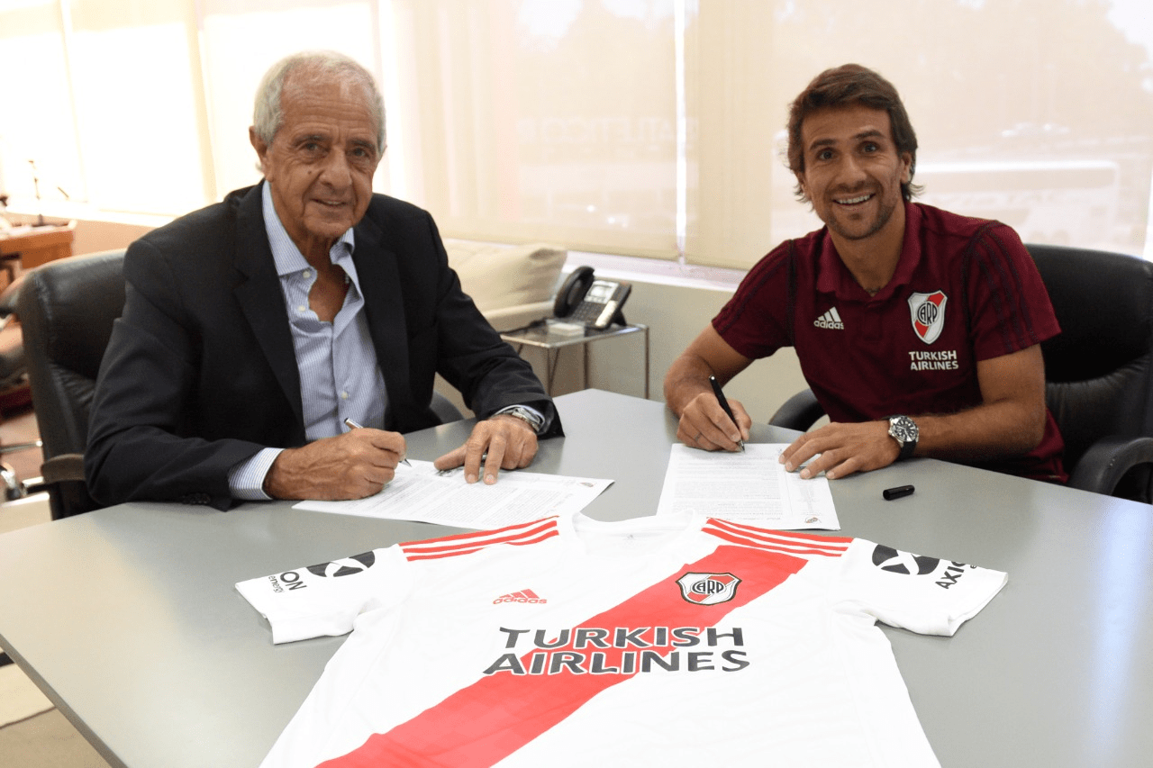 Ponzio renovó contrato