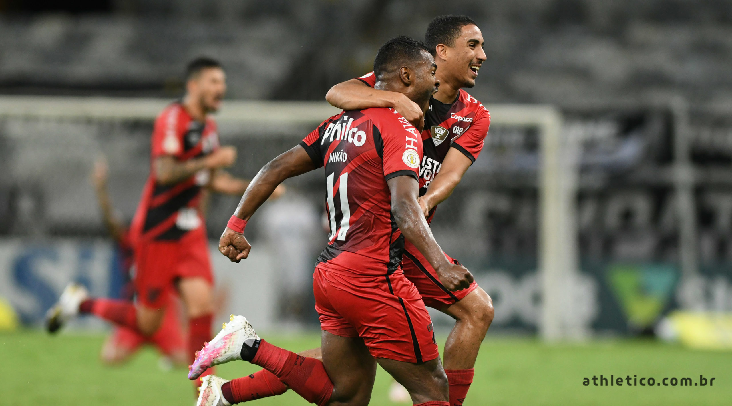 Athletico Paranaense pisó fuerte y le ganó al puntero