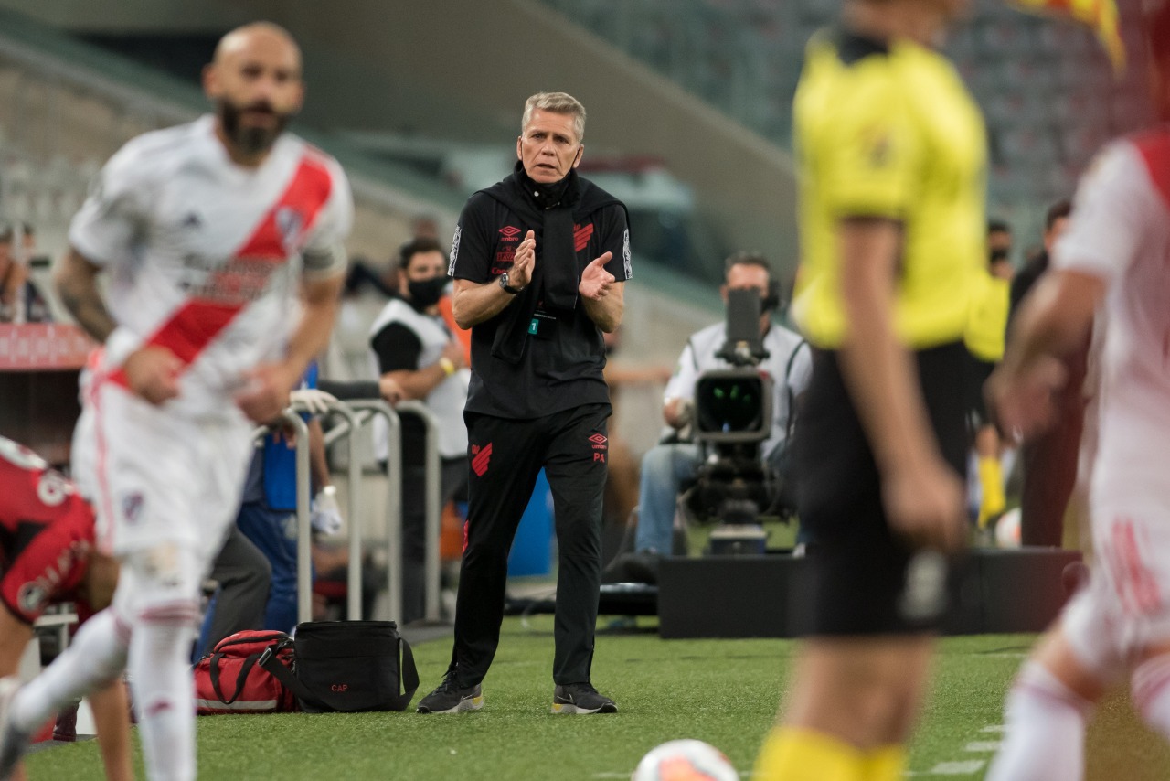 El técnico de Athletico Paranaense no se achica pensando en la vuelta