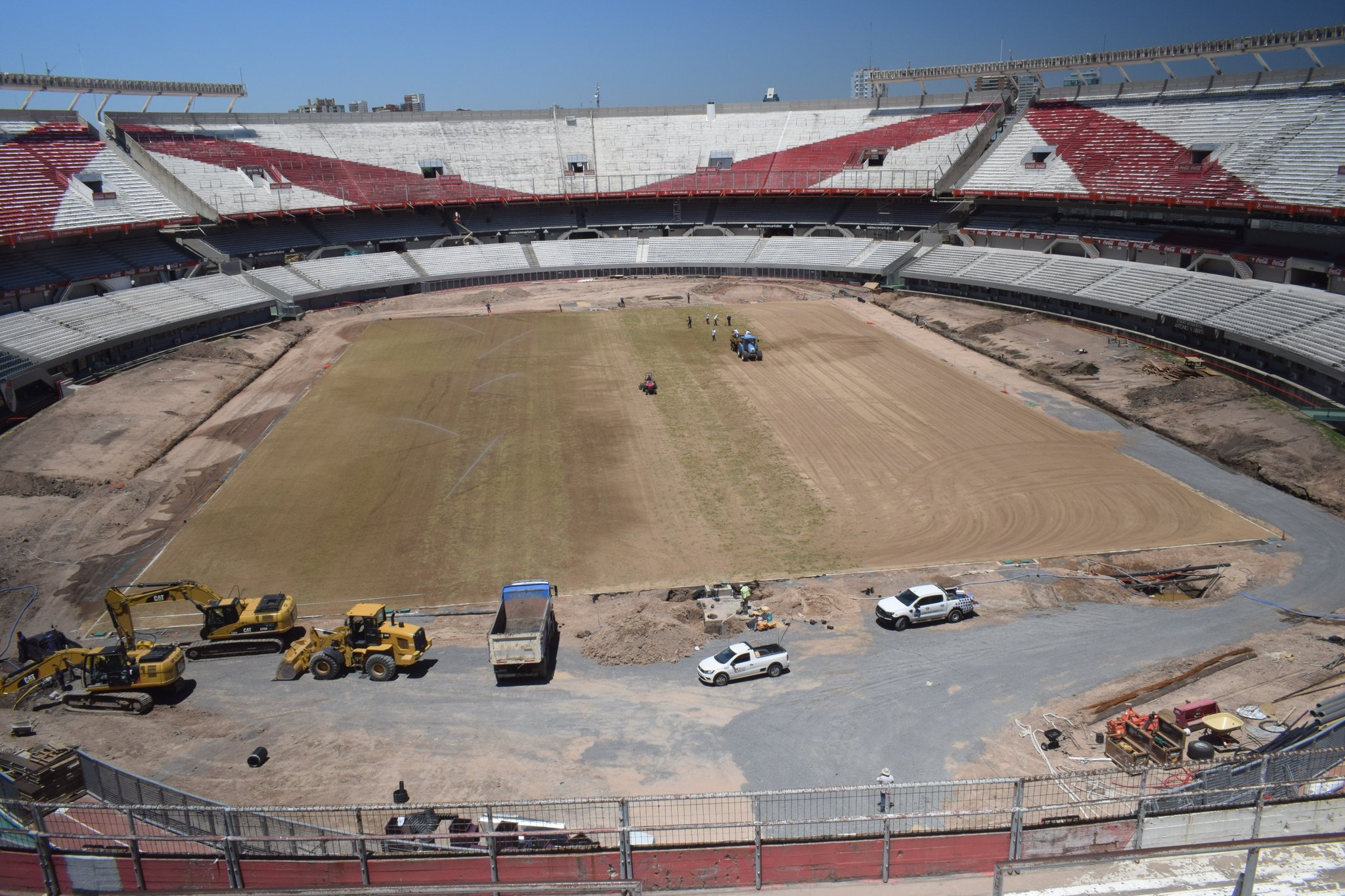 Obras en el Monumental: se comenzó a plantar el césped
