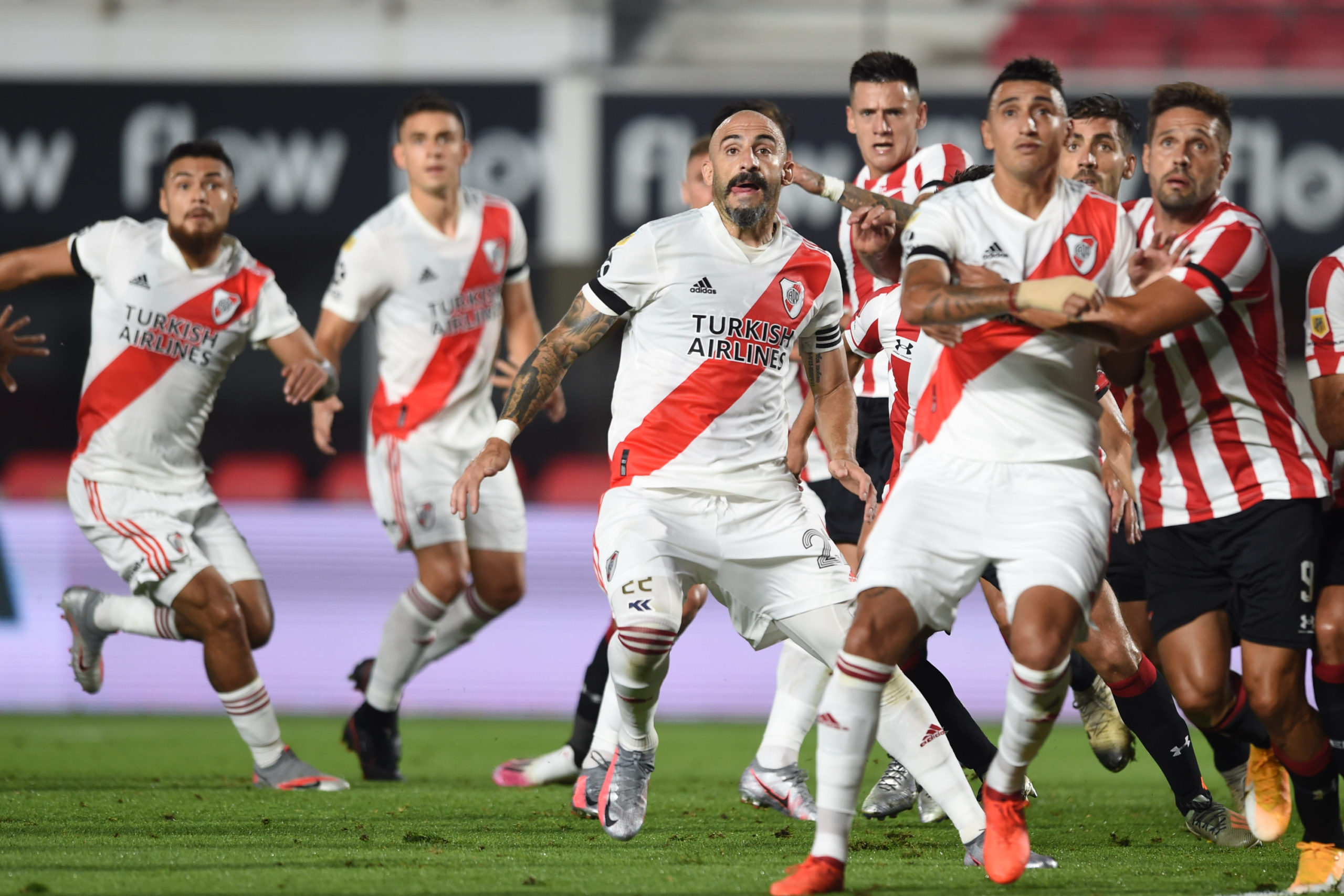 Sobre el final, River perdió un partido increíble
