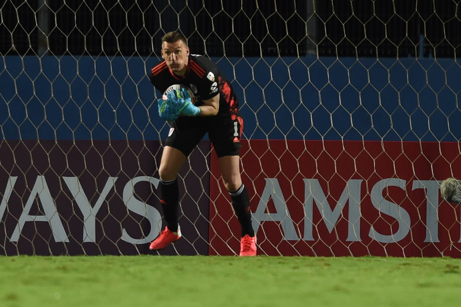 Armani sobre su atajada: "En las pocas opciones que tiene el rival hay que estar, esto es River"