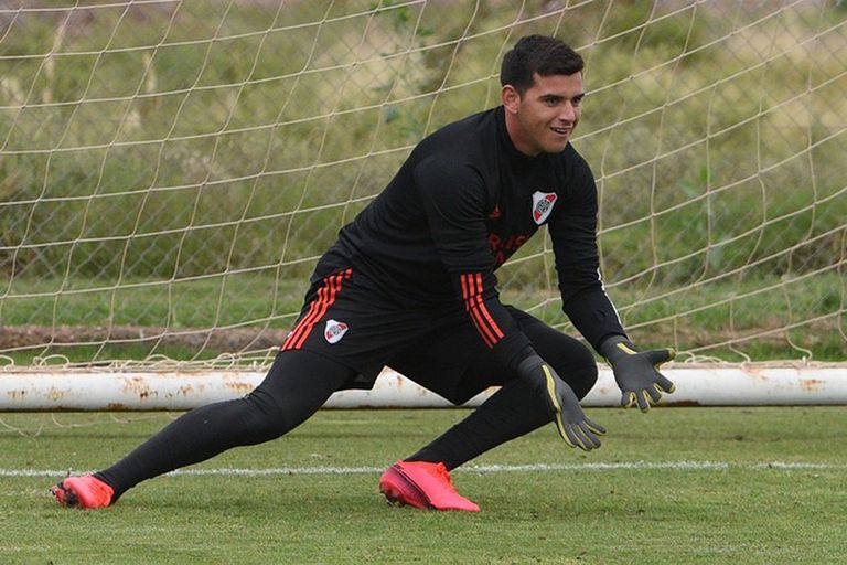 Con Armani positivo de Covid, Díaz será el arquero titular para visitar a Boca