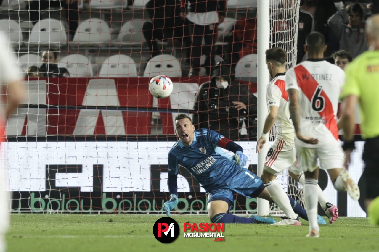 Armani, su maravillosa noche en La Plata y la incomodidad que planteó Estudiantes