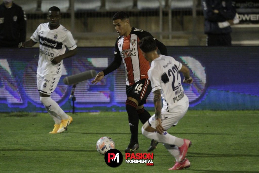 La frase del representante de Alex Vigo sobre el futuro del defensor
