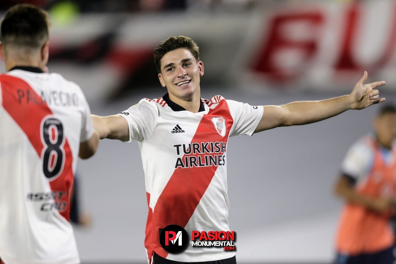 El gigante europeo que prepara una oferta por Julián Álvarez