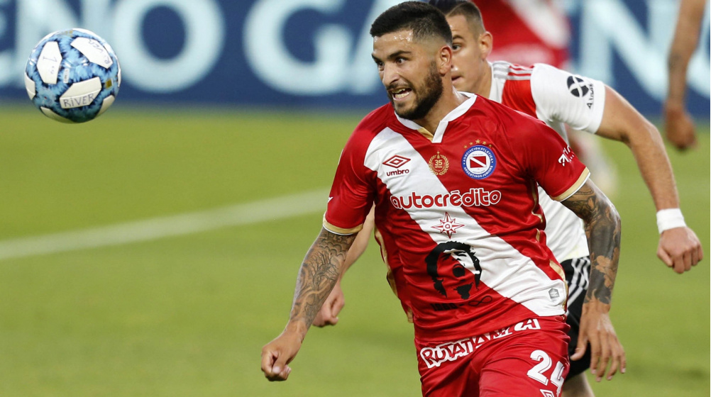 River sigue de cerca a Elías Gómez para reforzar el lateral izquierdo
