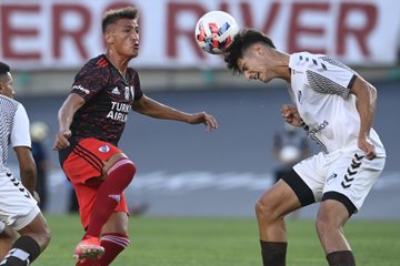 Con grandes debuts, River goleó a Platense y se consagró en el Trofeo Ángel Labruna