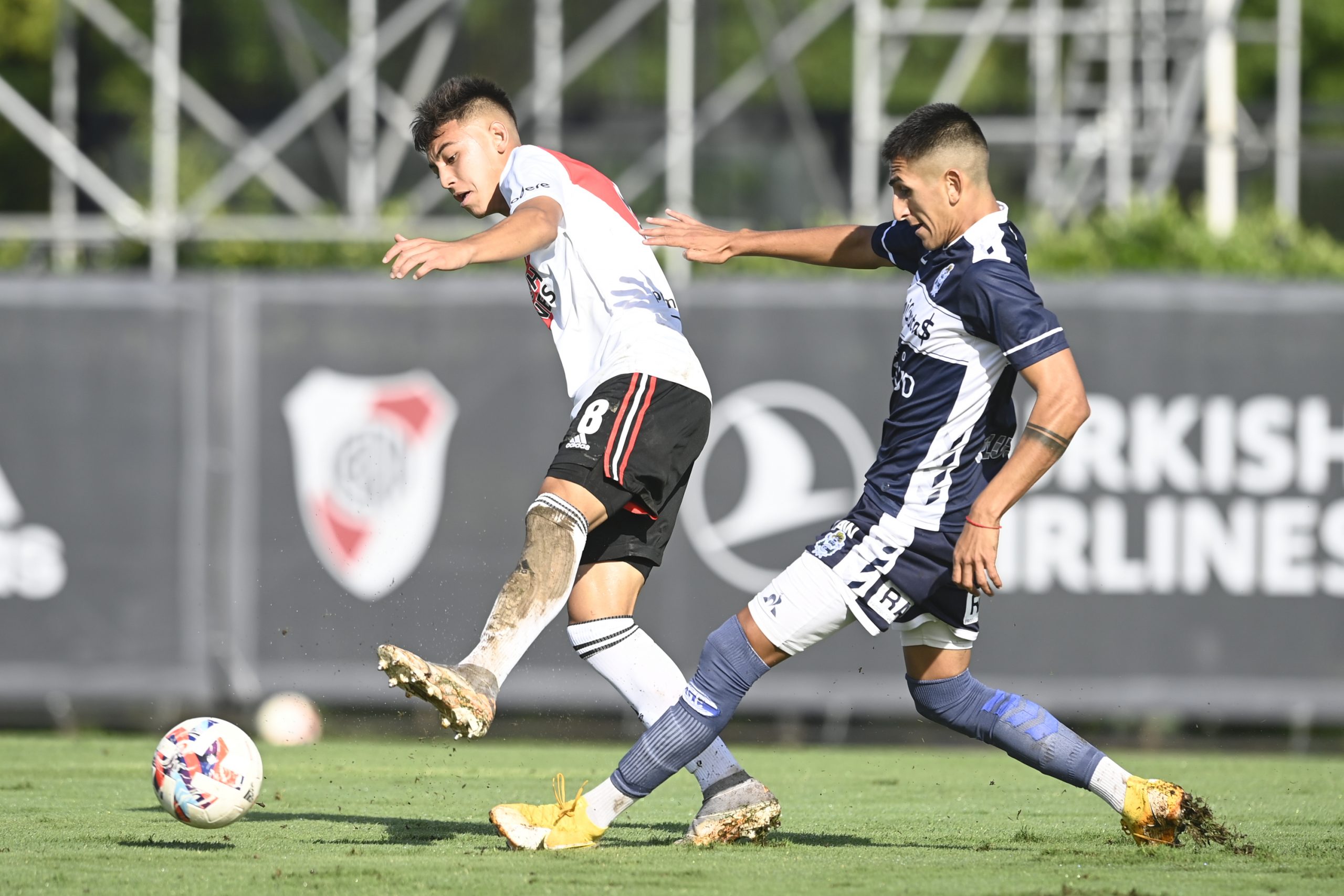 En un partido apasionante, la Reserva cayó ante Gimnasia y perdió su invicto