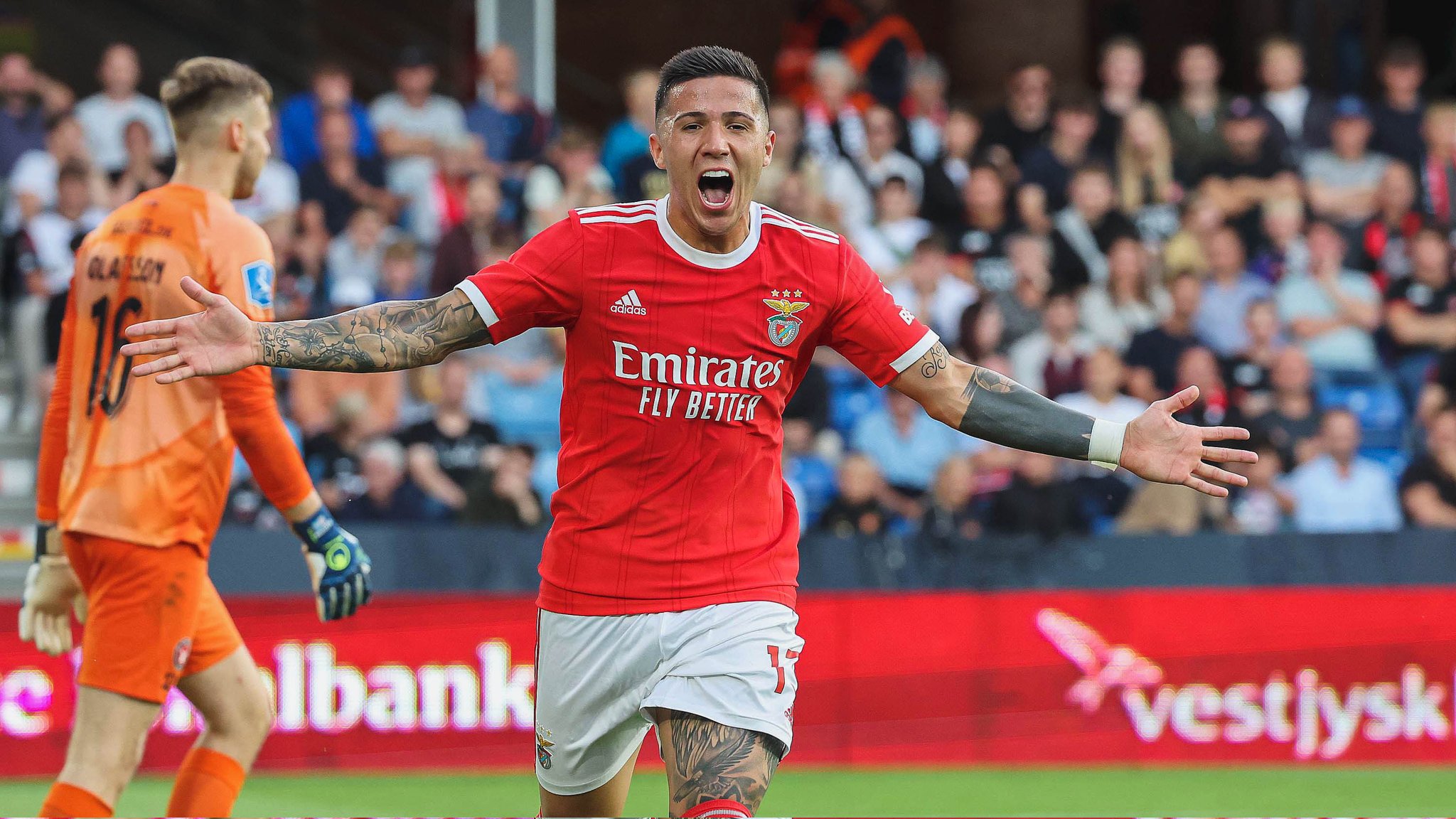 Enzo Fernández marcó su tercer gol con Benfica y así reaccionaron los hinchas portugueses