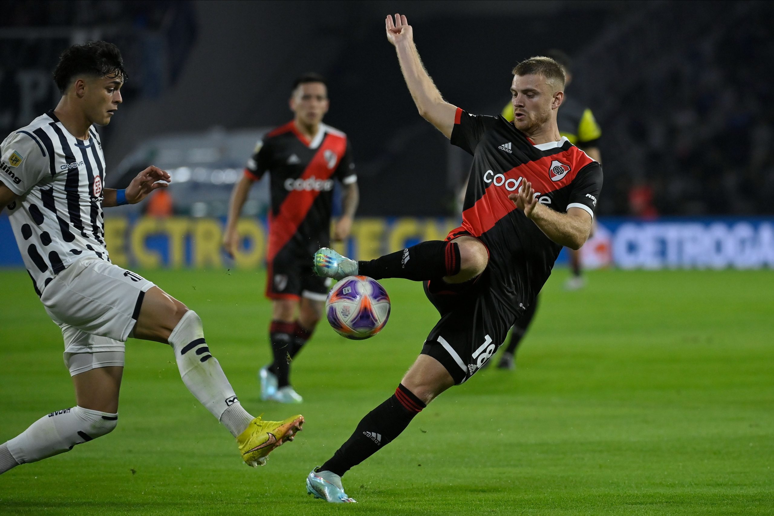 Los puntajes de la derrota de River ante Talleres en el estadio Mario Alberto Kempes