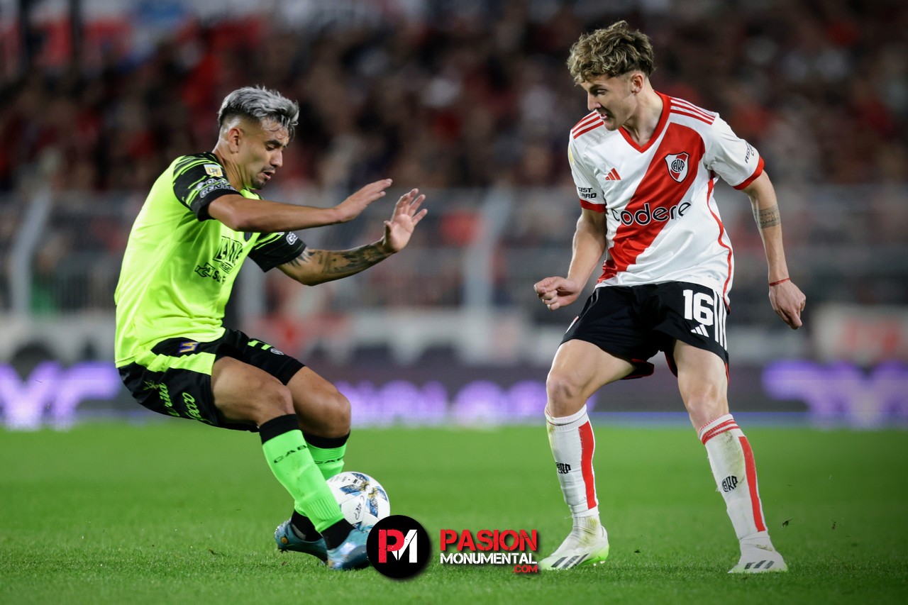 Facundo "Luigi" Villalba, ex DT de la Reserva de River, analizó la nueva posición de Simón y le tiró flores a Colidio