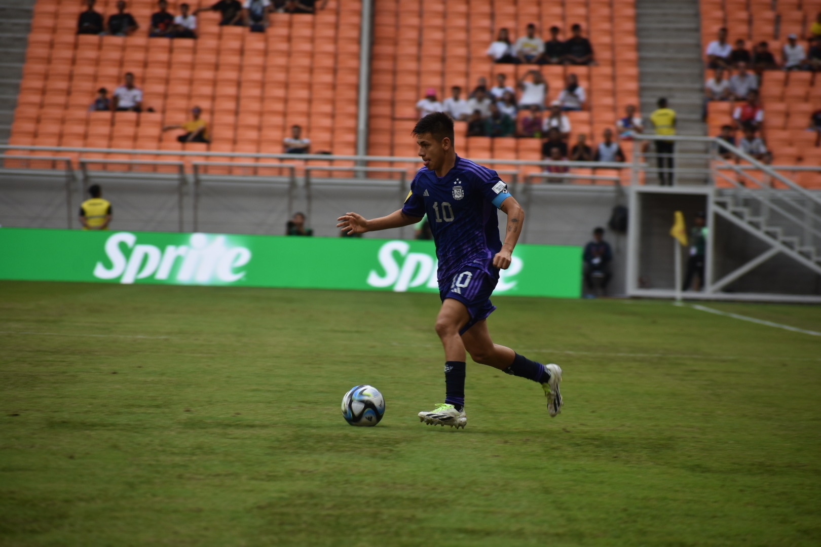 Demichelis comparó a Echeverri con Julián Álvarez