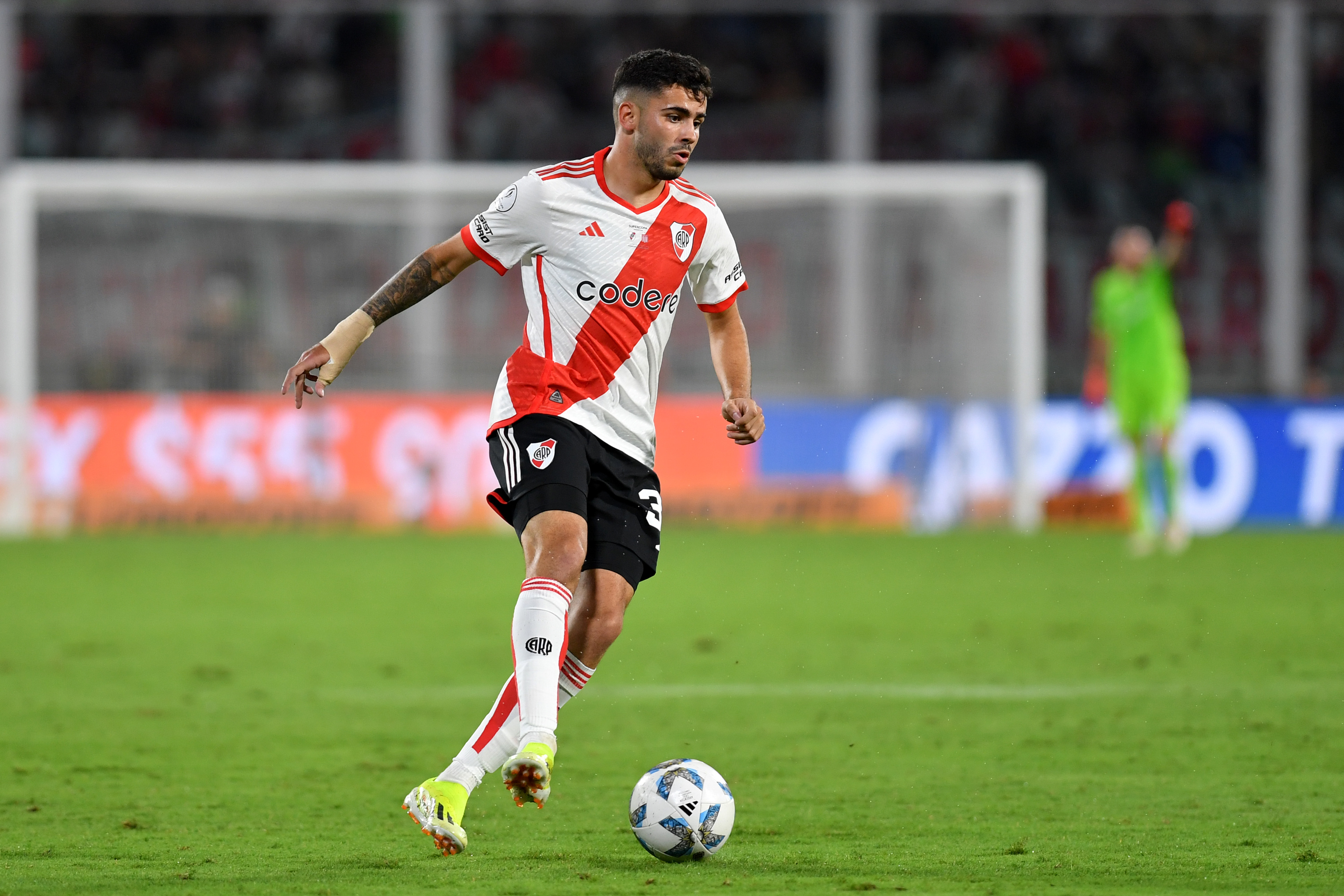 ¿Se siente cómodo como lateral? Simón, sobre su posición en River y un nuevo título con el club