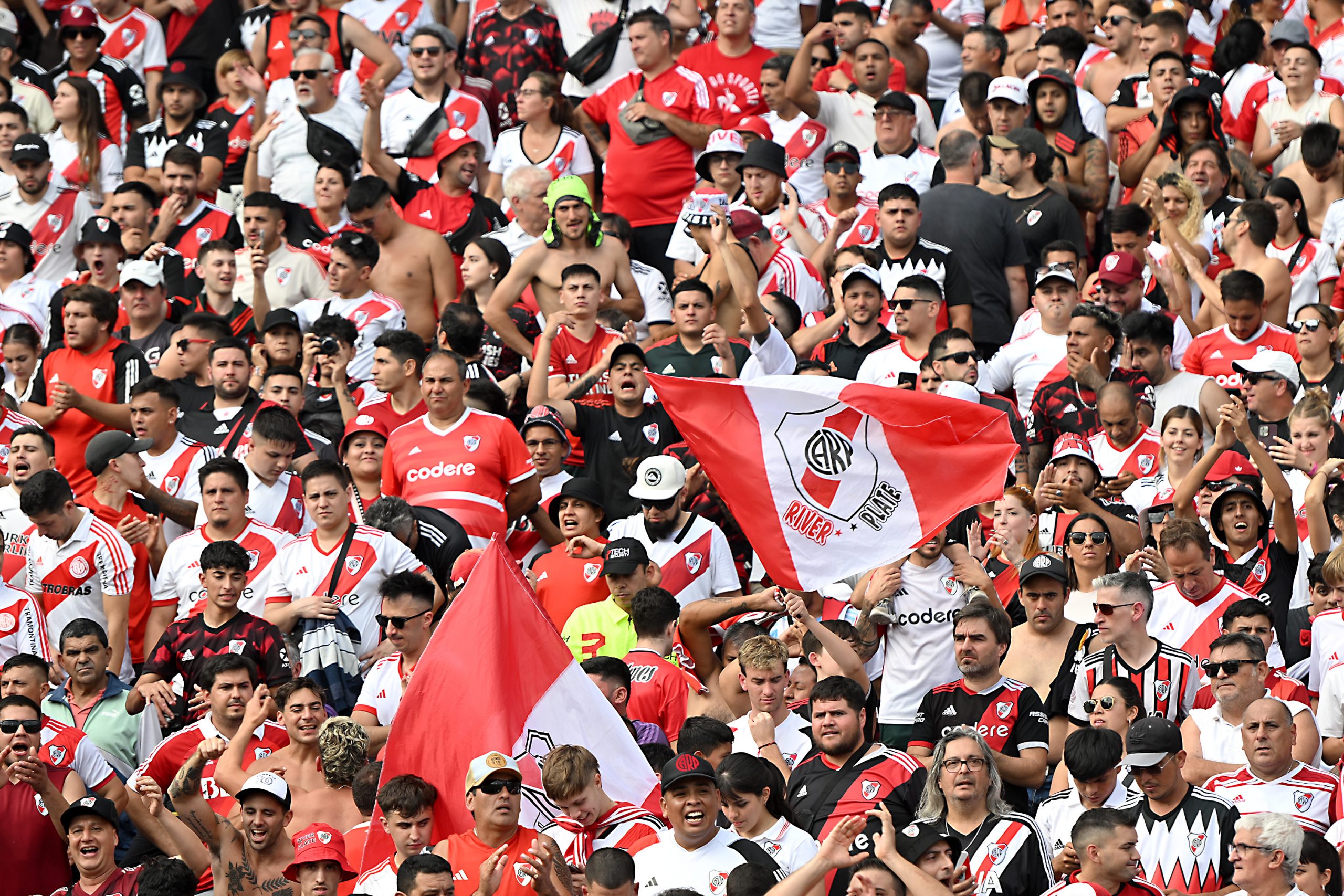 CORDOBA, ARGENTINA - APRIL 21: Fans of River Plate cheer on their team before a quarter final match of Copa de la Liga Profesional 2024 between River Plate and Boca Juniors at Mario Alberto Kempes Stadium on April 21, 2024 in Cordoba, Argentina. (Photo by Luciano Bisbal/Getty Images)