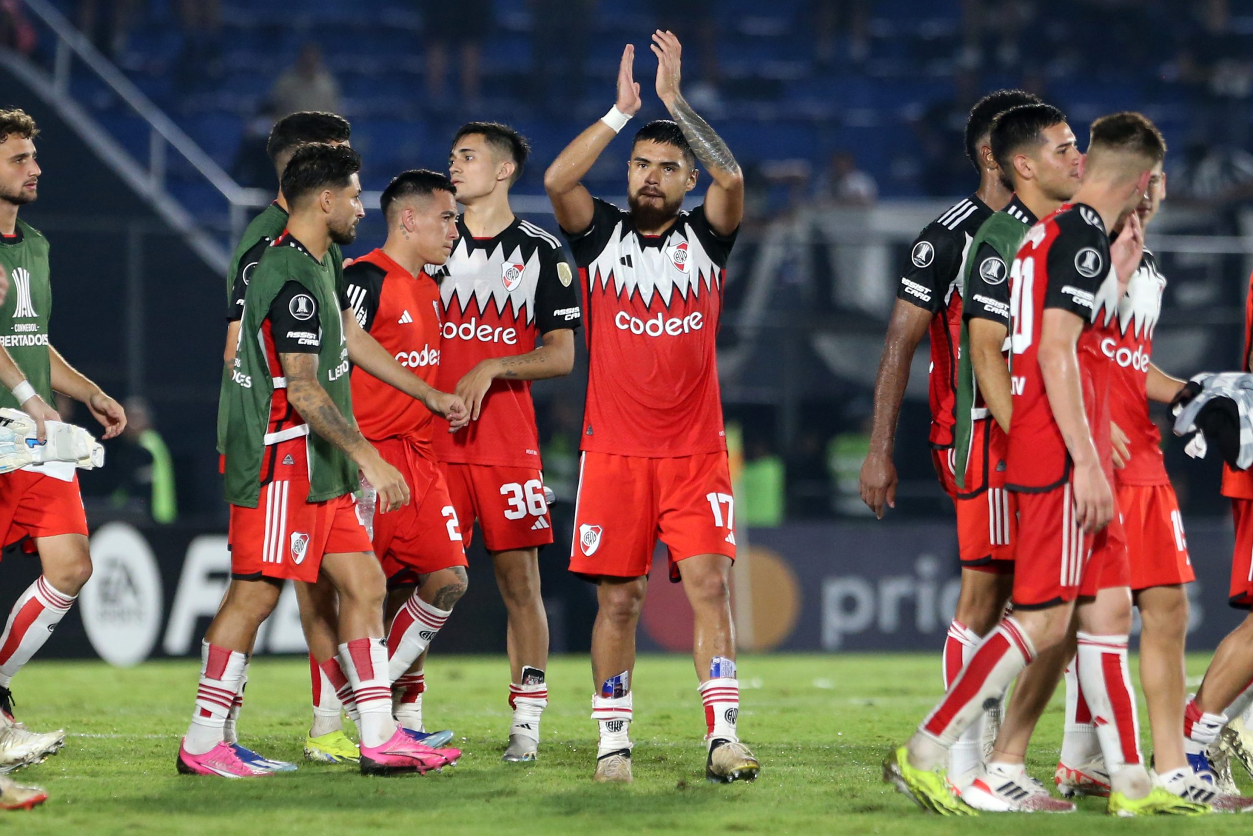 ASUNCION, PARAGUAY - APRIL 24: Paulo Díaz of River Plate acknowledges fans after winning a Copa CONMEBOL Libertadores 2024 Group H match between Libertad and River Plate at Estadio Defensores del Chaco on April 24, 2024 in Asuncion, Paraguay. (Photo by Christian Alvarenga/Getty Images)