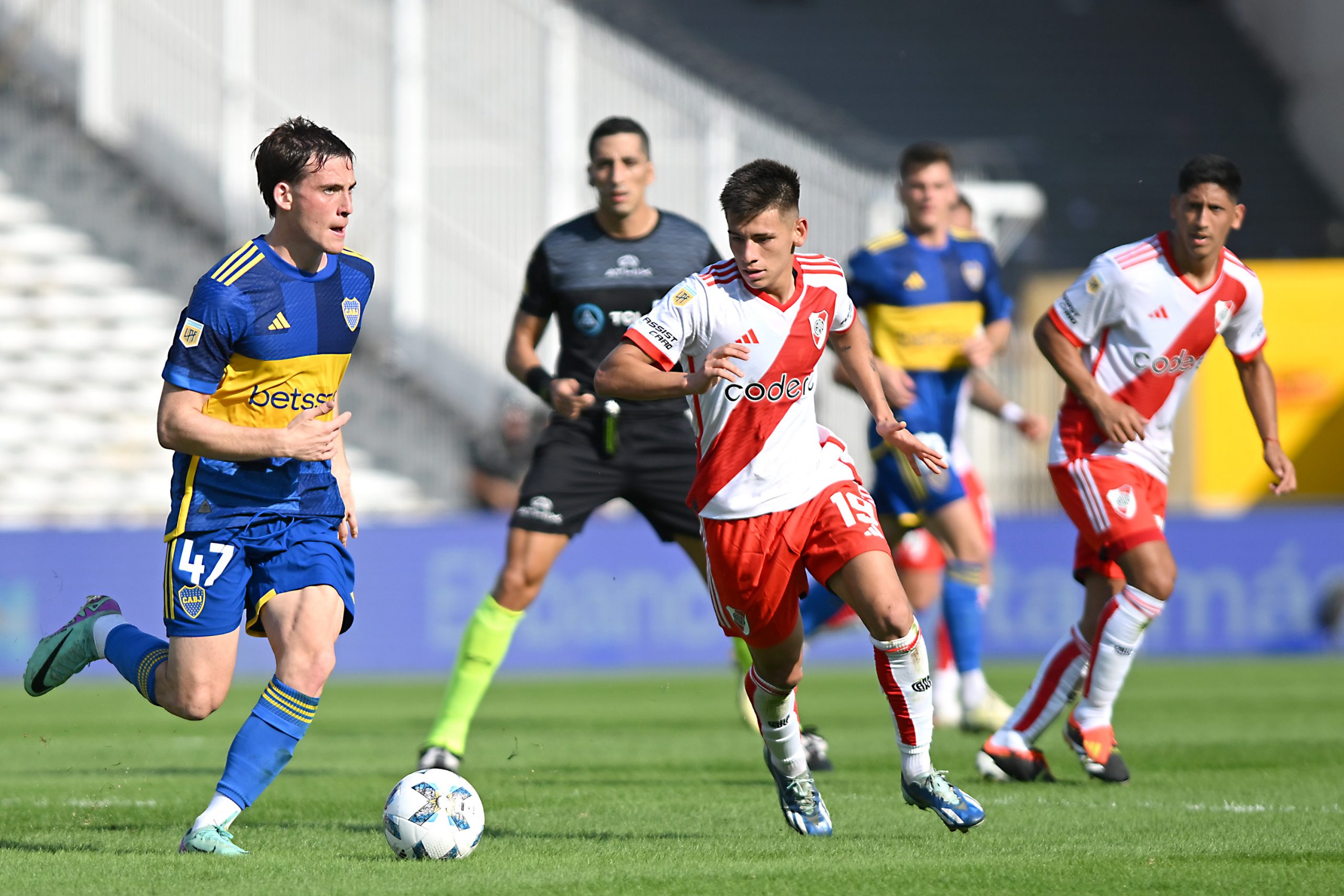 CORDOBA, ARGENTINA - APRIL 21: Jabes Saralegui of Boca Juniors competes for the ball with Claudio Echeverri of River Plate during a quarter final match of Copa de la Liga Profesional 2024 between River Plate and Boca Juniors at Mario Alberto Kempes Stadium on April 21, 2024 in Cordoba, Argentina. (Photo by Luciano Bisbal/Getty Images)