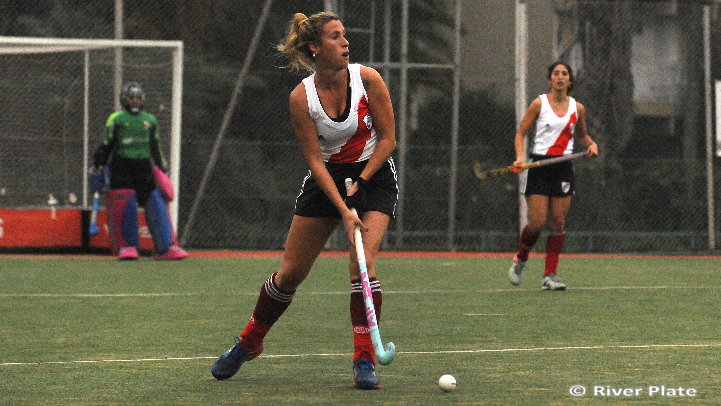 Hockey: River igualó ante San Fernando