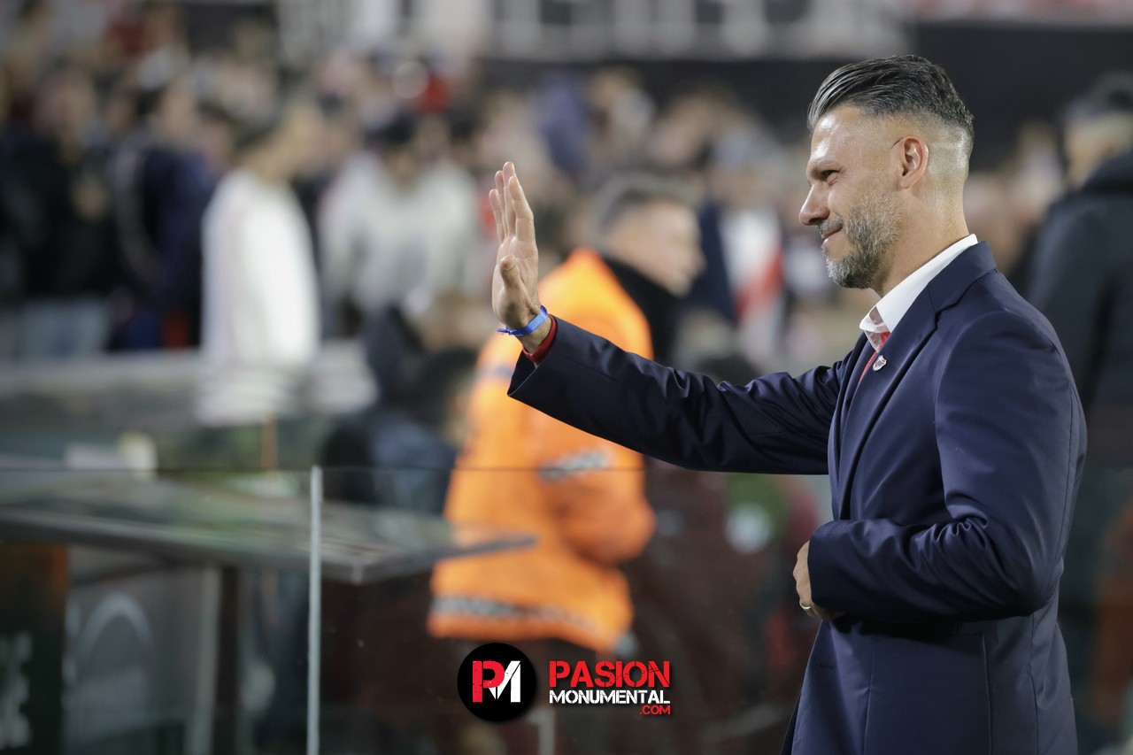 Ejemplar: Demichelis contó por qué ayudó a los hinchas de River que quedaron varados en Montevideo