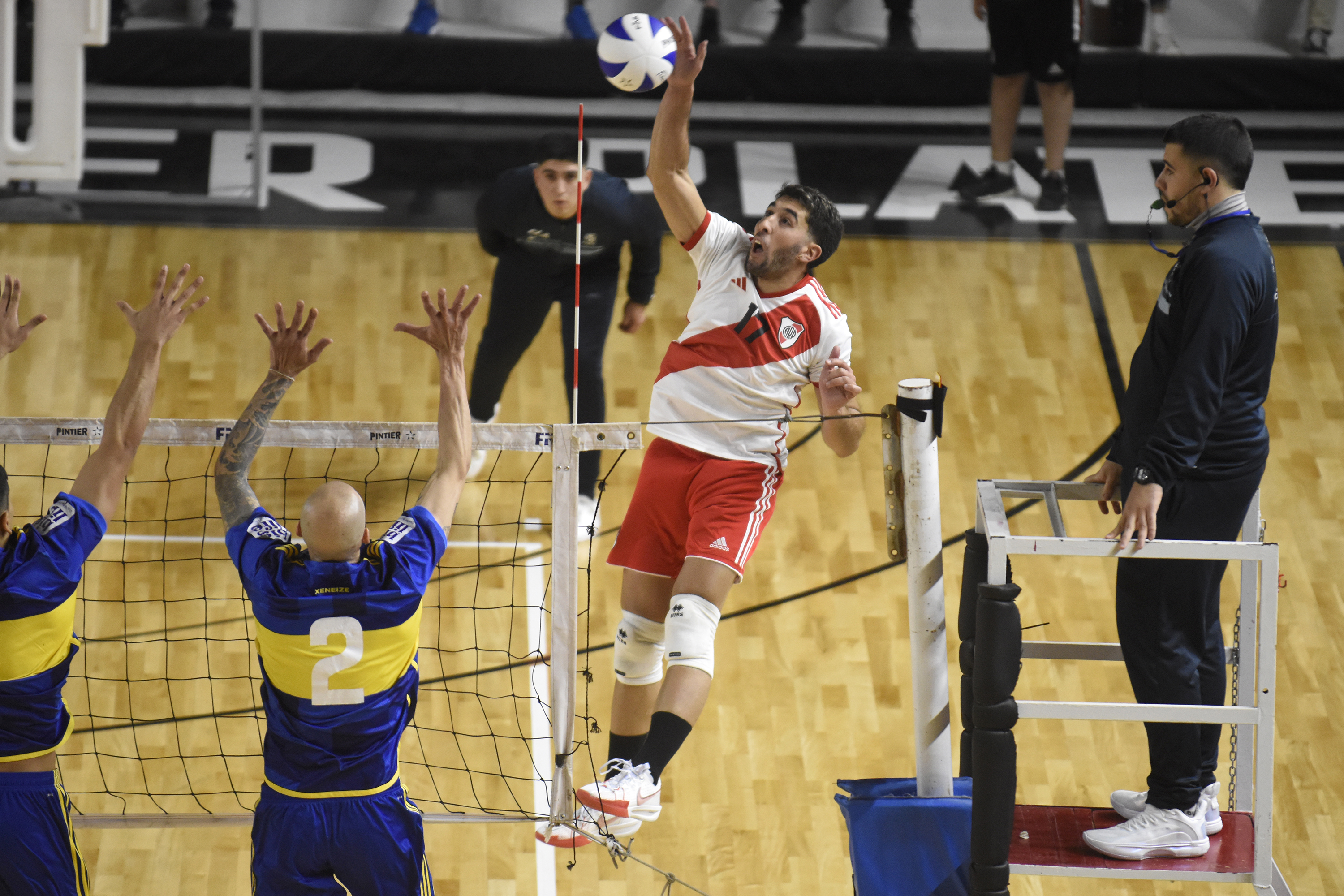 River se quedó con el Superclásico en Vóley
