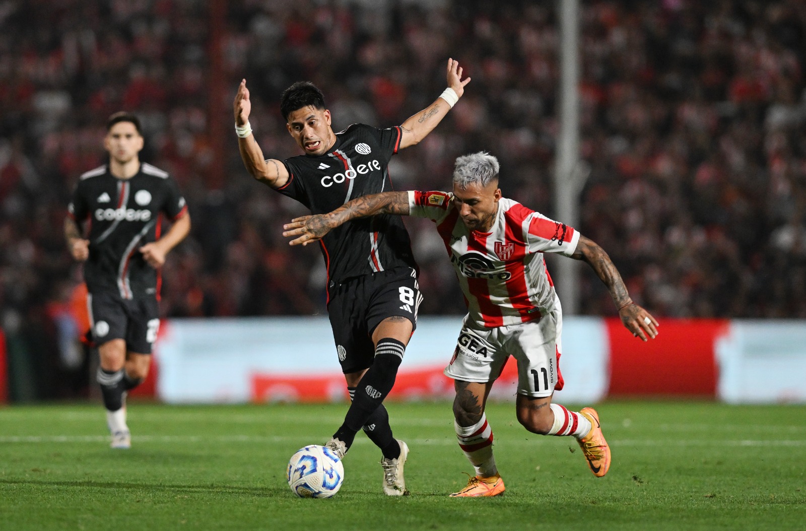 Partido de locos: River se lo dio vuelta a Instituto y se ilusiona con el torneo local