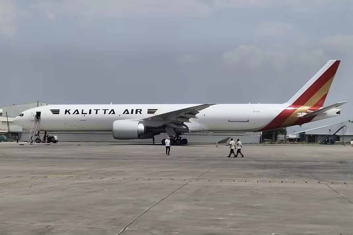 Almost) Delivery Ready : The first Boeing 777-300ERSF receives the