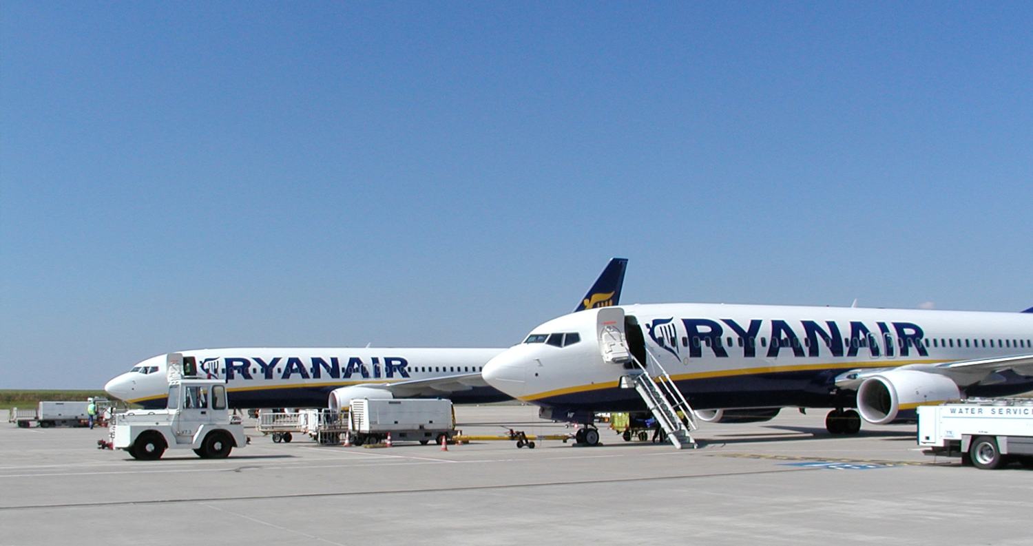 Ryanair advierte de su “tolerancia cero” con los pasajeros violentos tras  una sentencia a favor en Grecia | Economía | EL PAÍS, image size:1500x793