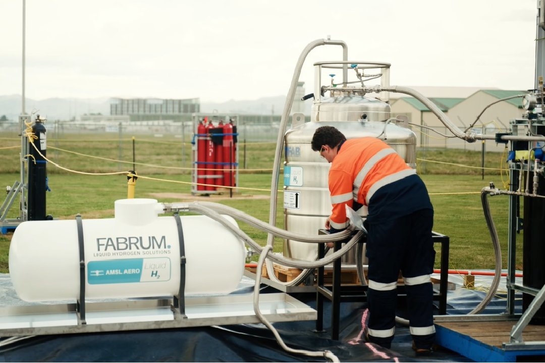 Por primera vez se produce y se carga hidrógeno líquido en aviones en un aeropuerto  internacional - Aviacionline