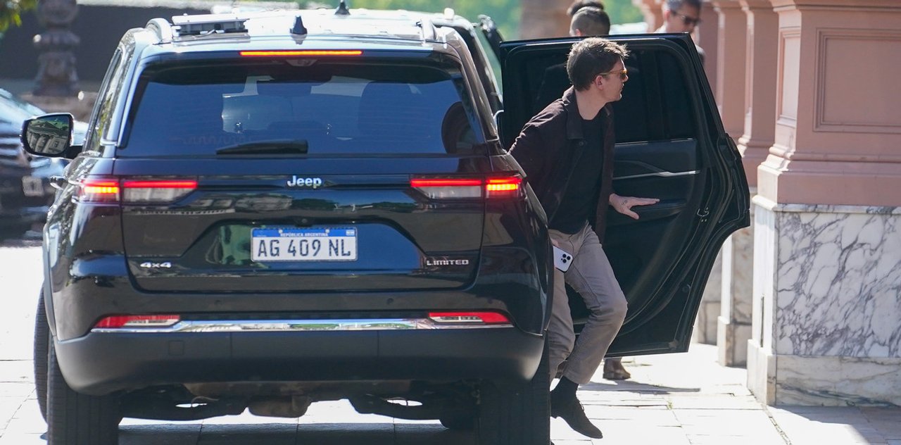 Continúa la “guerra fría” entre Karina Milei y Santiago Caputo tras los cambios en el gabinete