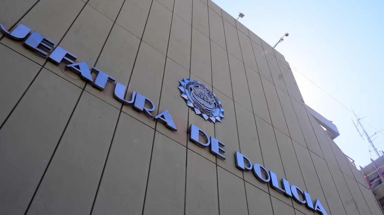 Detuvieron a un policía de Córdoba acusado de espiar y filmar a sus compañeras de trabajo en el baño