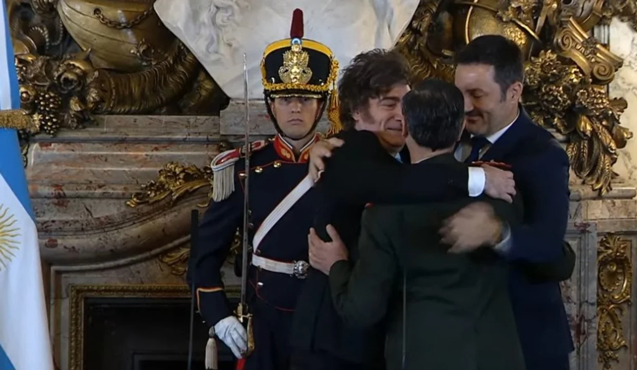 Vestido de militar y con la presencia de Lamelas, Presti juró como nuevo ministro de Defensa