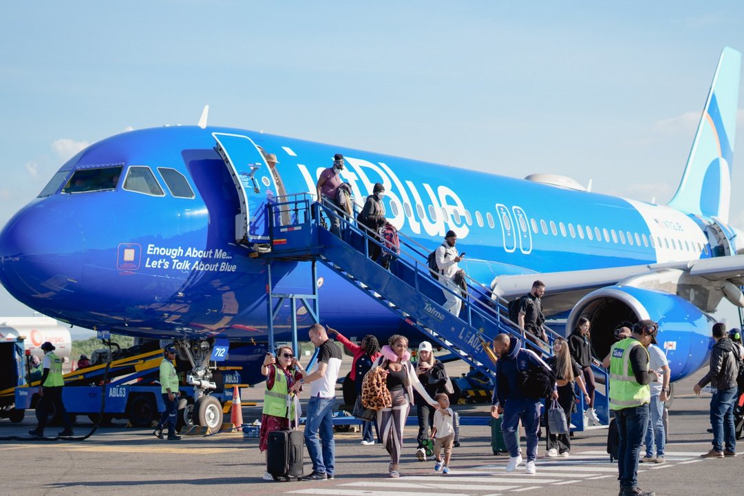 Incluyendo destinos en Latinoamérica y el Caribe, JetBlue abre reservas de su primera clase BlueFirst - Aviacionline